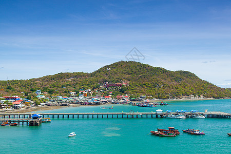 渔船停靠在港口村庄景观旅行风景血管海洋海岸城市海岸线天空图片