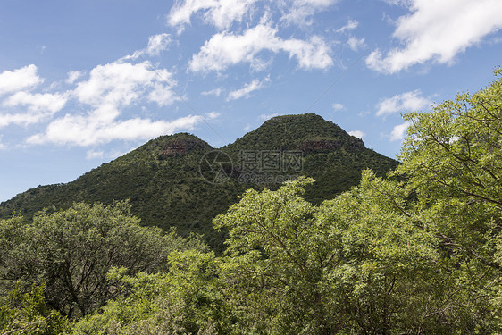 位于非洲南部的在Hoedspruit附近公园风景国家皇家天空绿色荒野破坏山峰水平图片