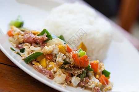 烤炒蔬菜和大米盘子牛肉洋葱营养胡椒油炸食物烹饪厨房午餐图片