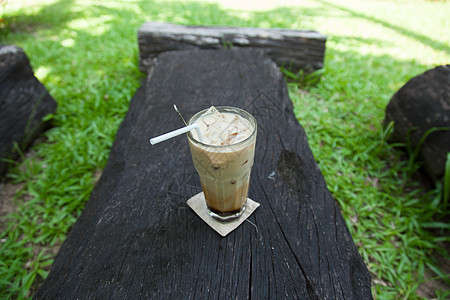 冰咖啡咖啡奶油服务玻璃拿铁冰镇风格牛奶装饰甜点图片