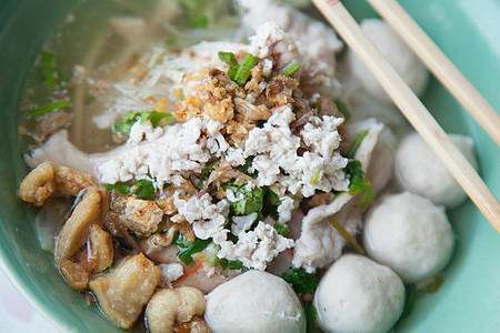 面条美食午餐香料拉面筷子杯子油炸盘子液体蔬菜图片