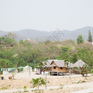 山上的小屋森林远足爬坡建筑晴天空气建筑学房子风景场地图片