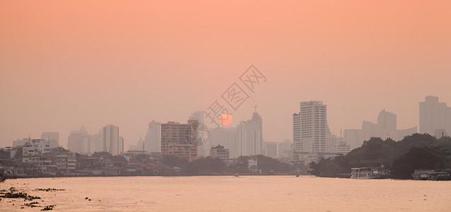 曼谷城市在早上景观阳光建筑学运输日落天空季节办公室天际戏剧性图片