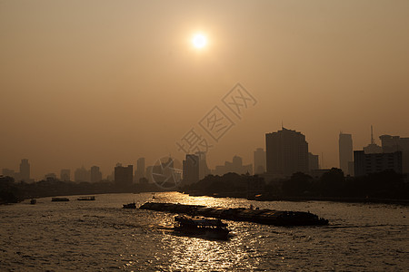 曼谷市河上的船只交通首都季节景观场景阳光城市日出摩天大楼酒店旅游图片