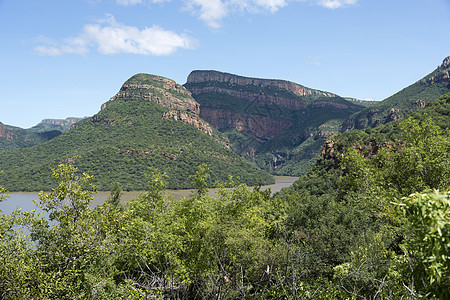南非洲有湖的德拉肯斯堡国家风景岩石破坏山峰皇家荒野天空顶峰公园图片