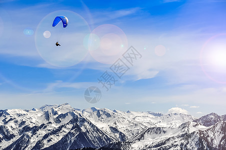 张家口滑雪冬季山区景观和人造滑翔背景