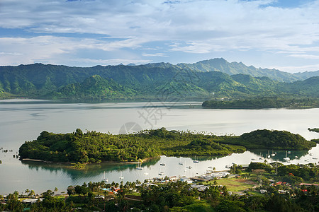 斐济Vanua Levu岛和Nawai岛码头游艇海洋爬坡海岸蓝色情调天线热带海景图片