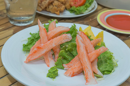 模仿阿拉斯加螃蟹棒饮食蛋白午餐海鲜营养派对手指蟹肉叶子沙拉图片