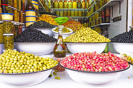 来自摩洛哥市场的有色橄榄组织图片