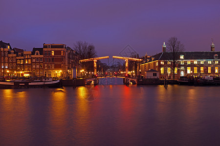 夜间从荷兰阿姆斯特丹到荷兰的城市风景运输建筑自行车房子历史风景首都城市建筑学图片