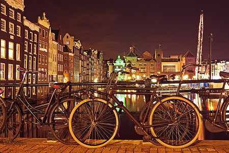 夜间从荷兰阿姆斯特丹到荷兰的城市风景建筑首都房子风景历史自行车建筑学城市运输图片