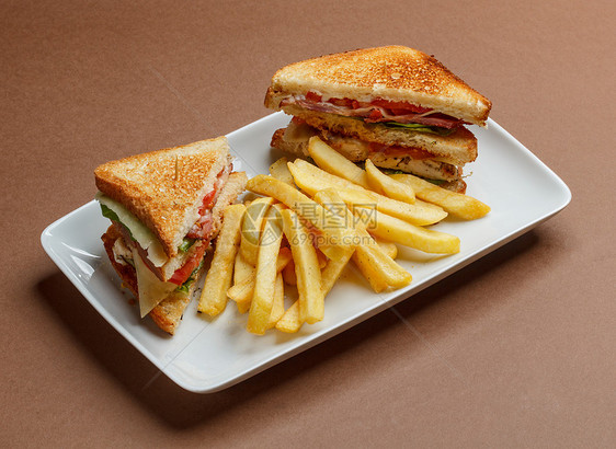 俱乐部三明治三明治水平小吃食物棕色桌子蔬菜火腿背景面包盘子图片