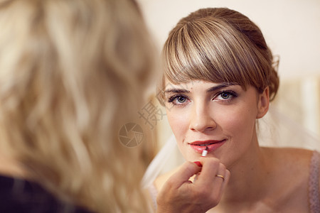 化化妆的女生刷子腮红女孩化妆品女性发型微笑艺术家女士睫毛膏图片