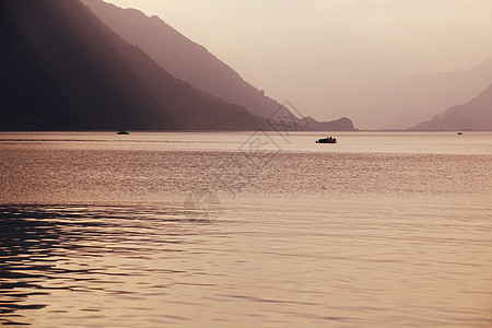 苏威湖橙子环境反射太阳支撑蓝色山脉旅行假期天空图片