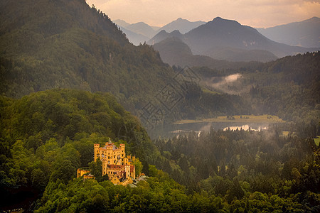 山上城堡摄影场景旅游目的地建筑山脉历史外观爬坡风景图片