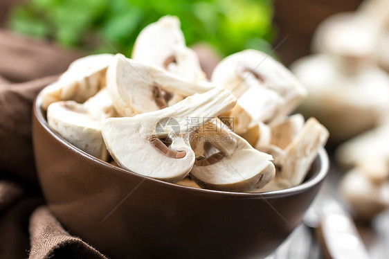 原生蘑菇烹饪美食木头食物厨房蔬菜食谱香菜洋葱营养图片