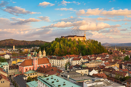 卢布尔雅那 斯洛文尼亚 欧洲的全景天线建筑地标旅游目的地城堡教会场景历史性天际图片