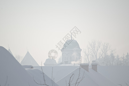 冬季城市视图屋顶烟囱天气建筑季节房子建筑学天空白色蓝色图片