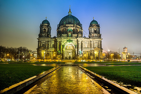 柏林多姆在柏林的晚上 德国柏林主场博物馆纪念碑历史教会城市照明景观建筑圆顶图片