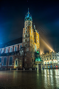 波兰 克拉科夫 夜幕市场广场民众宗教地标街道旅行大教堂正方形建筑学教会照明图片