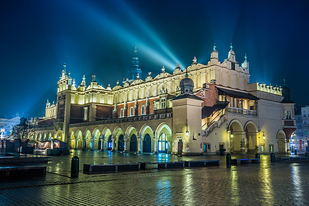 波兰 克拉科夫 夜幕市场广场正方形街道照明景观大教堂民众上帝宗教城市旅行图片