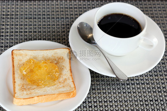 面包和咖啡上的菠萝果酱杯子羊角菠萝食物油炸餐厅盘子果汁午餐橙子图片