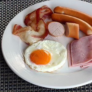 早餐餐火腿面包餐厅橙子熏肉果汁油炸盘子食物蛋黄图片