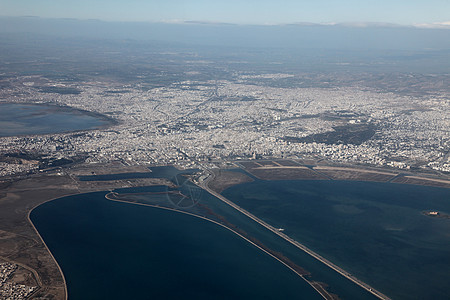 突尼斯空中观察住宅城市蓝色天际卫星建筑学尖顶房子天空景观图片