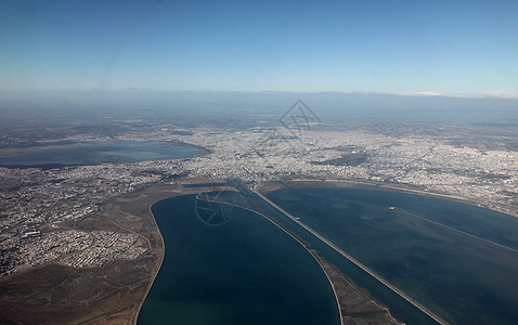 突尼斯空中观察卫星天线建筑学景观天际蓝色住宅天空尖顶房子图片