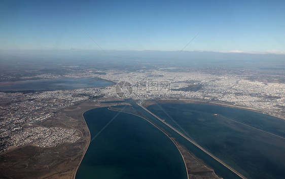 突尼斯空中观察卫星天线建筑学景观天际蓝色住宅天空尖顶房子图片