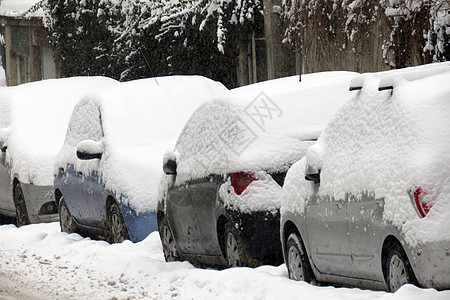 雪下汽车运输薄片降雪雪堆暴风雪冻结街道风暴季节车辆图片