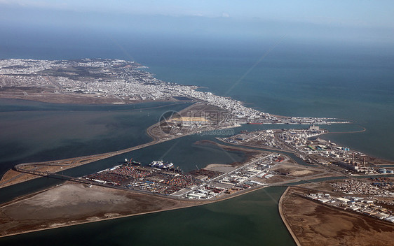 突尼斯工业区 空中观望天空景观麦地建筑学天际蓝色卫星尖顶天线城市图片