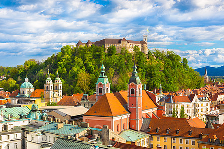 卢布尔雅那 斯洛文尼亚 欧洲的全景日落教会历史性天际国家景观旅游中心爬坡太阳图片