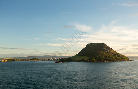 位于新西兰陶朗加的塔兰加山支撑海滩顶峰旅游港口海洋风景日落航行爬坡图片