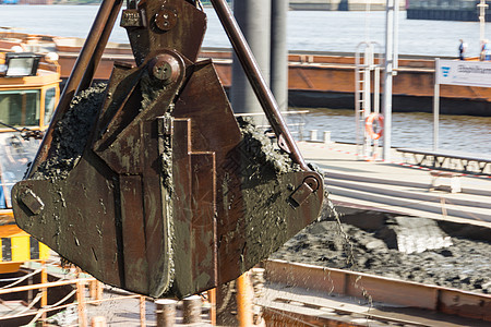 工作时的叫喊声挖泥船发射同盟汉堡城市翻盖船只起重机港口码头图片