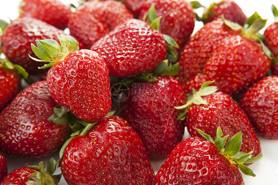 几小片草莓栽培浆果植物收集产品益处水果肉质收成健康图片