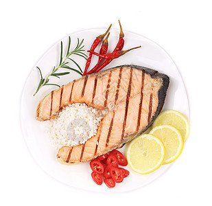 牛排加蔬菜盘子里的鱼肉食谱餐厅迷迭香油炸橙子条纹食物正方形胡椒鱼片图片