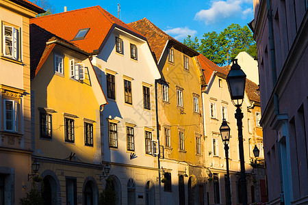 欧洲斯洛文尼亚卢布尔雅那的老房子城市城堡建筑学阳光太阳场景中心旅行建筑历史图片