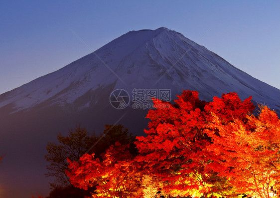 富士山 含石灰图片