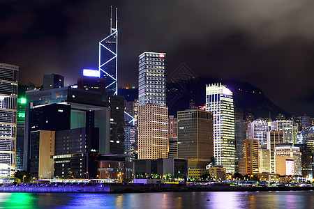 晚上在市中心的香港建筑学办公室摩天大楼建筑城市景观天空商业公司金融图片