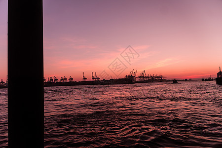 Dockland 日落旅行船舶太阳天空阳光建筑蓝色港区城市运输图片