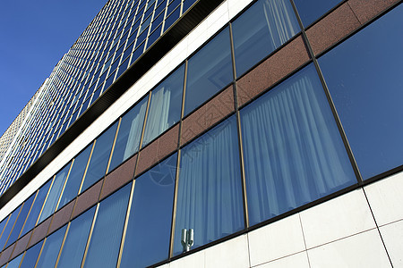 现代天空建筑玻璃反射景观商业地标财产蓝色前提图片