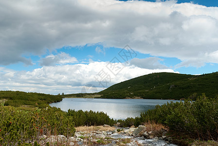 高山带湖泊图片