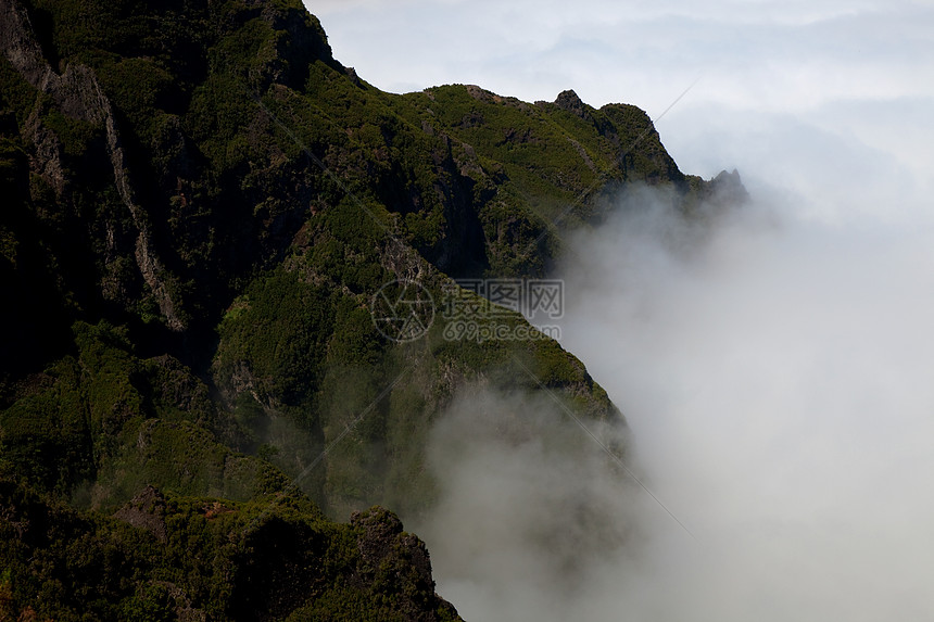 山山脉旅行爬坡荒野岩石薄雾首脑天空天堂顶峰天气图片