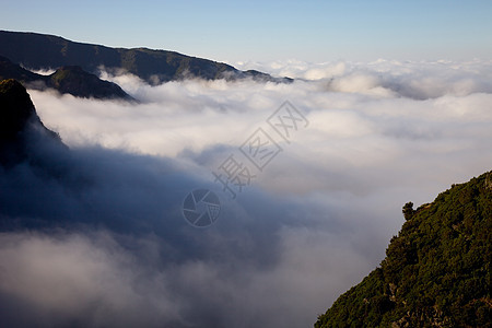 山山脉岩石远景石头悬崖薄雾地球天气顶峰旅游天堂图片