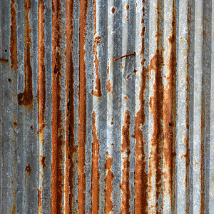 旧纹质和生锈锌栅栏背景图片