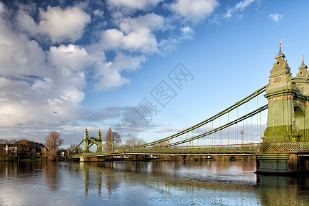 联合王国英国伦敦泰晤士河上空的哈密史密斯桥图片