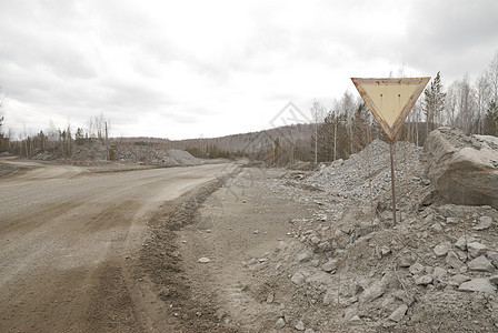 采石场中的公路图片