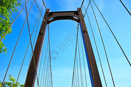 索桥木头木材运输小路途径环境吊带金属森林蓝色图片