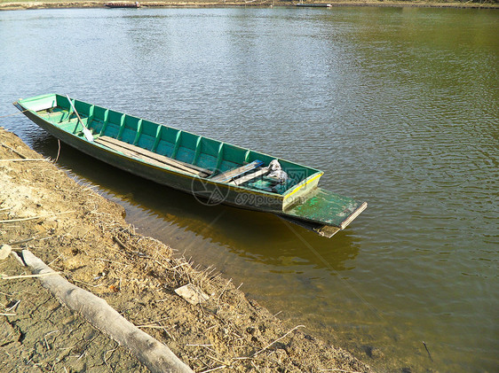 河上船舶木头海岸绳索运输旅行钓鱼航海绿色风化假期图片